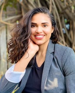 Gabriela BolivarVillalobos, PhD Burnout Therapist