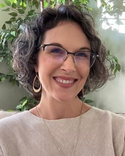 Dr. Elizabeth Pearce