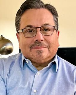 Alejandro Flores